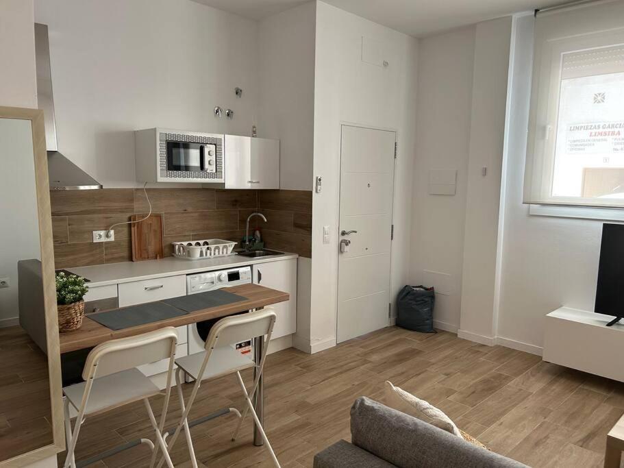 Estudio Carretera Cadiz Μάλαγα Εξωτερικό φωτογραφία